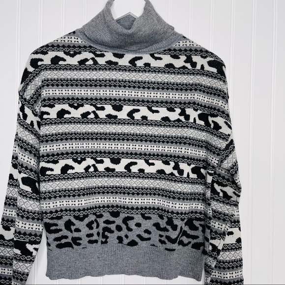 JOHN & JENN | GREY & BLACK TURTLENECK - M - Picture 15 of 15